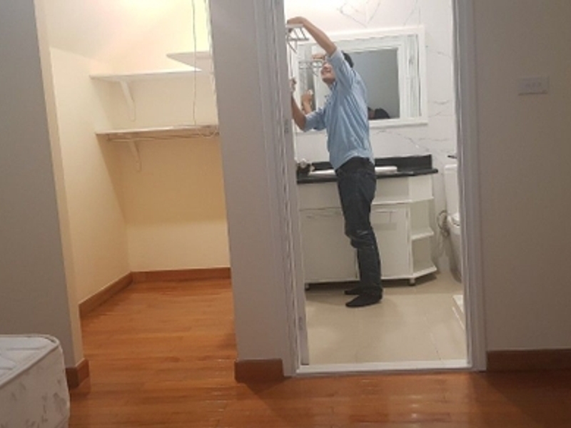 Những lưu ý khi thi công chống thấm dột vách kính nhà tắm