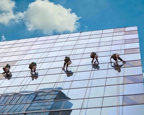 Lau kính tòa nhà cao tầng có quan trọng không? Vì sao?