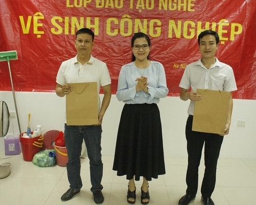 VỆ SINH CÔNG NGHIỆP LÀ GÌ ? VÌ SAO NÊN SỬ DỤNG VỆ SINH CÔNG NGHIỆP?