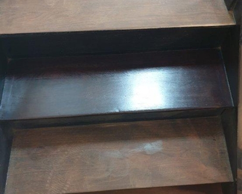 Sàn gỗ, sàn nhựa giả gỗ bị mất mầu, trầy xước, cũ kỹ mất thẩm mỹ sau thời gian dài sử dụng