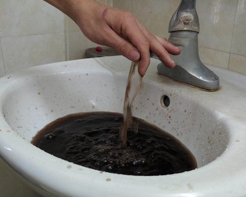 Làm sao để biết đường ống cấp nước sinh hoạt cần vệ sinh hay chưa ???