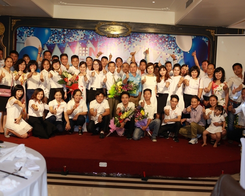 Vệ Sinh Công Nghiệp | Xử Lý Chống Thấm | Lau Kính Nhà Cao Tầng Nhuận Phát