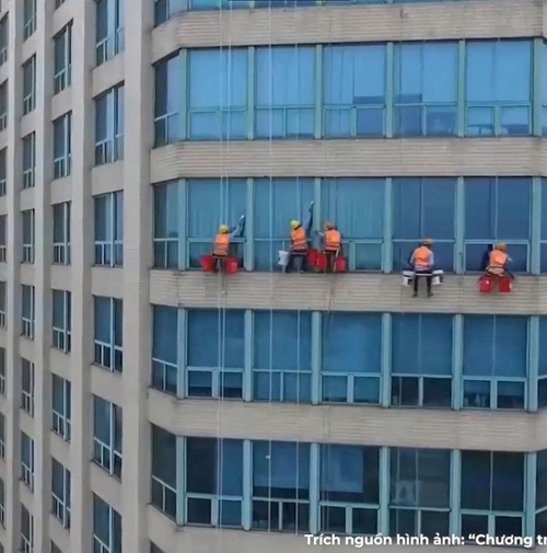 Bơm keo chống thấm vách kính nhà cao tầng